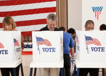 Una jueza bloquea el intento de Trump de exigir prueba de ciudadanía para votar