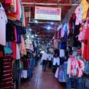 Vendedores de ropa de Carúpano reportan bajas ventas y una temporada fría en el inicio de la Navidad