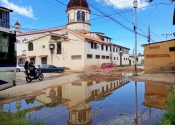 Roturas de El Carupanero convirtieron la calle Calvario en una zona de desastre