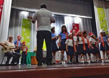La Navidad se apropió del Ateneo de Carúpano en el Primer Encuentro de Parranda Escolar