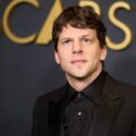 El actor Jesse Eisenberg anuncia que en diciembre donará su riñón de forma altruista