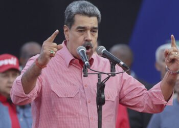 Maduro cambia el lenguaje y, en inglés, busca diálogo en medio de tensión con EE.UU.