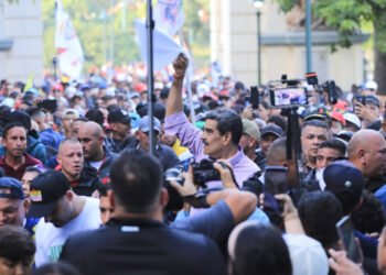 Maduro acusa a redes sociales de sumarse a "la guerra psicológica contra Venezuela"