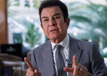 El candidato hondureño Nasralla desafía a Maduro con ruptura diplomática