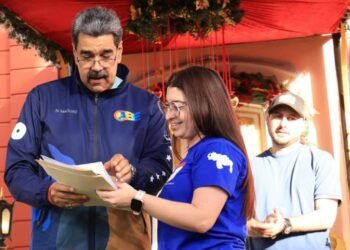 Maduro pide a estudiantes "conectarse" a universitarios de EEUU para mediar en conflicto