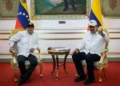 Petro dice que no apoya a Nicolás Maduro, pero tampoco una invasión