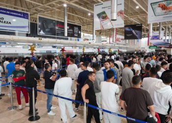 Llegaron a Venezuela 279 migrantes repatriados desde Estados Unidos, entre ellos 14 niños