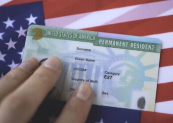 EE.UU. incluyó a cubanos y venezolanos en la "revisión rigurosa" de tarjetas de residente