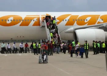 Llegan a Venezuela 200 migrantes repatriados desde Estados Unidos, entre ellos trece niños