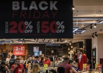 La devaluación del bolívar impacta las ofertas del Black Friday en Venezuela (+Fotos)