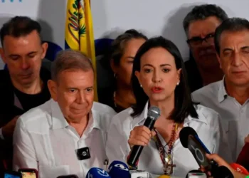 González Urrutia y Machado dicen que pidieron revisar la situación de TPS para venezolanos