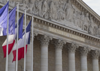 Francia muestra "una cierta inquietud" por la acción militar de EE.UU. en el Caribe