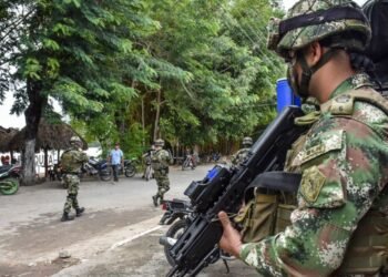 Seis menores murieron en bombardeo militar colombiano contra disidencias, dice Defensoría