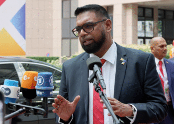 El presidente de Guyana califica de "terrorismo" un ataque perpetrado por un venezolano