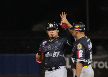 Leones doblega a Tigres en un duelo felino de la LVBP