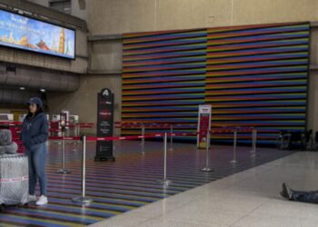 Principal aeropuerto de Venezuela sigue funcionando pese al anuncio de Trump