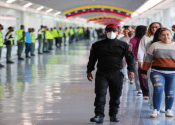 Llega a Venezuela un segundo avión de EE.UU. con migrantes en medio de la crisis de vuelos