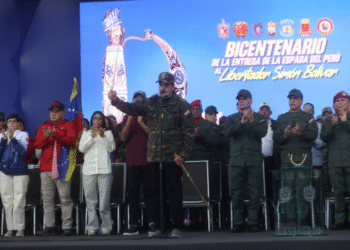 Maduro dice que Venezuela vive una "coyuntura decisiva para su existencia" como República