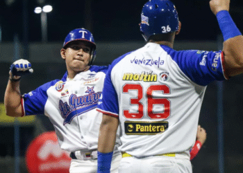Tiburones venció a Tigres en un disparejo choque en Caracas