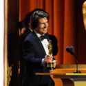Tom Cruise recibe su primer Óscar en los Governors Awards