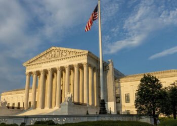 El Supremo de EE.UU. decidirá sobre legalidad de orden de Trump para limitar ciudadanía