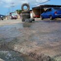 Río de aguas servidas inunda la intersección de la calle Principal con Gran Mariscal en Canchunchú