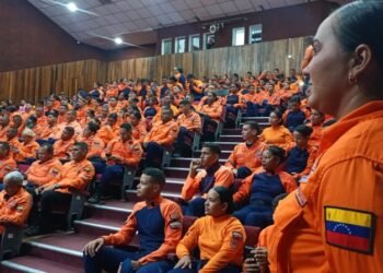 Protección Civil ascendió a rangos superiores a unos 416 funcionarios en el estado Sucre