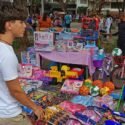Carupaneros salieron a la calle para las compras de juguetes y honrar la tradición del Niño Jesús