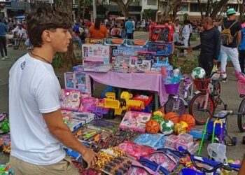 Carupaneros salieron a la calle para las compras de juguetes y honrar la tradición del Niño Jesús