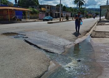 Vecinos de Playa Grande piden que aceleren solución a derrames de cloacas