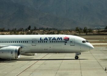 Latam Colombia suspende "hasta nuevo aviso" su ruta Bogotá-Caracas por medida del INAC