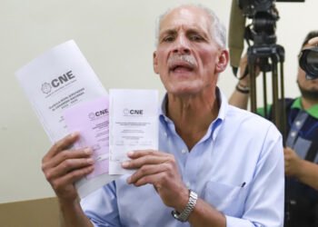 Asfura aventaja a Nasralla con el 99,40 % de las actas escrutadas en Honduras