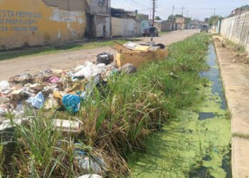 Solicitan atención para la calle 1 de Barrio Lindo de Barcelona