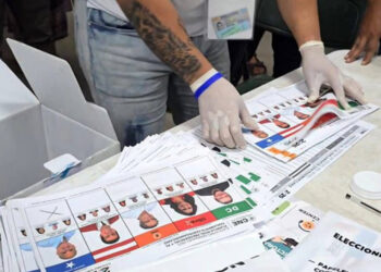 Honduras inició con retraso escrutinio especial de presidenciales del 30 de noviembre