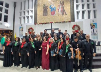 La Coral Mater Salvatoris acompañó la Eucaristía de Noche Buena en Lechería