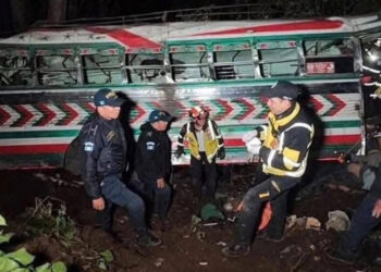 Al menos 15 personas perdieron la vida en accidente de autobús en el oeste de Guatemala