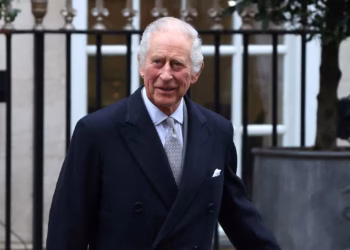 Carlos III anuncia que su tratamiento de cáncer podrá "reducirse" en el próximo año