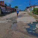 Voz Comunitaria | Vecinos de Agustín Ortiz en Bermúdez esperan sustitución de tubería para poder hablar de asfaltado