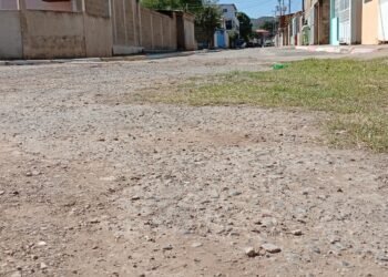 Voz Comunitaria | En El Refrán anhelan mejoras en el servicio de agua, asfaltado y rehabilitación de la cancha (+Fotos)