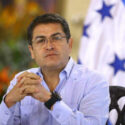 Expresidente Hernández dice es "falsa" acusación de "golpe" y descarta volver a Honduras