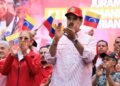 Maduro dice que el poder de Venezuela se sustenta en el pueblo y en sus fusiles