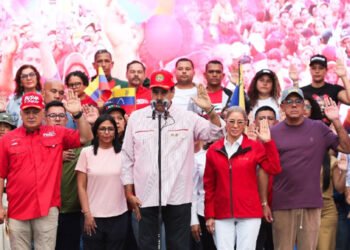 Maduro acusa a EEUU de "terrorismo psicológico" y refuerza jefatura del PSUV