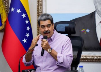 Maduro dice que el futuro de América "no puede ser ni la guerra ni la amenaza militar"