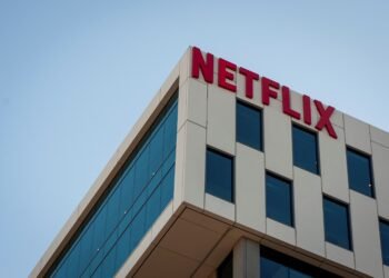 Netflix asegura que las películas de Warner Bros. seguirán en los cines