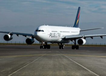 Plus Ultra suspendió sus vuelos a Caracas para mañana y el jueves y evalúa a futuro