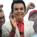Nasralla continúa liderando un lento conteo de votos en Honduras con nuevas interrupciones