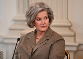 Trump quiere destruir lanchas hasta que Maduro se rinda, dice su jefa de gabinete