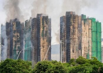 Elevan a 161 los fallecidos en el incendio de Hong Kong tras nueva identificación forense