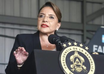 Xiomara Castro afirma que se gesta "un golpe" contra su gobierno