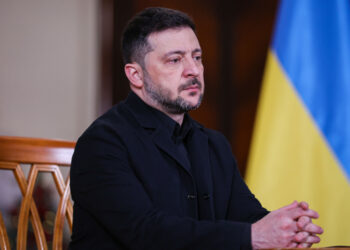 Zelenski dice que Rusia responde con misiles y drones a los intentos por lograr la paz